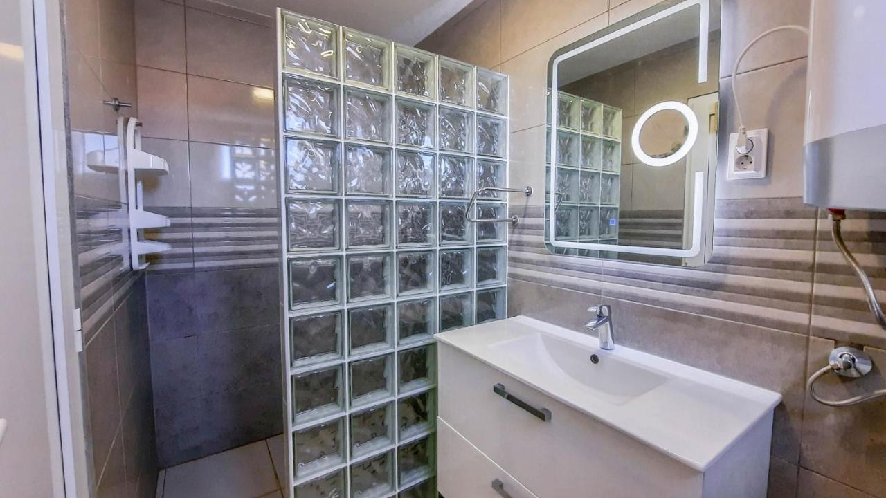 רוקבאץ Apartments By The Sea Milna, Vis - 8895 מראה חיצוני תמונה